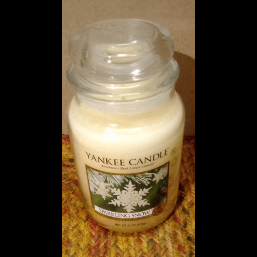 Yankee Candle Sparkling Snow Candle Jar Full